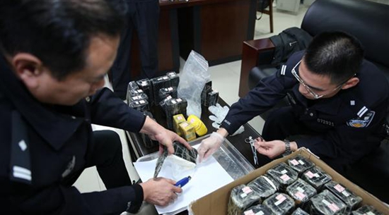 我市警方偵破一起特大販賣運輸毒品案（圖）