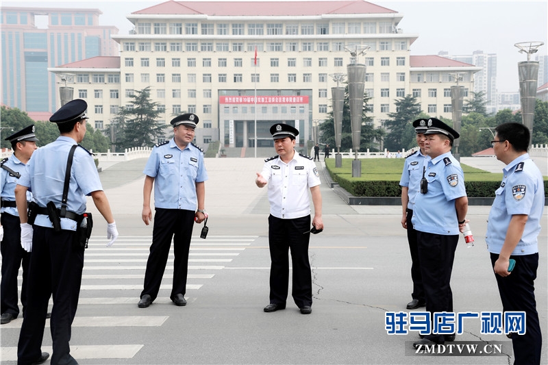 數(shù)千名民警為2016年中國(guó)農(nóng)產(chǎn)品加工業(yè)投資貿(mào)易洽談會(huì)勝利召開保駕護(hù)航