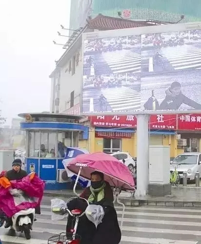 駐馬店人注意！你的不文明行為已出現(xiàn)在市區(qū)路口大屏幕上...