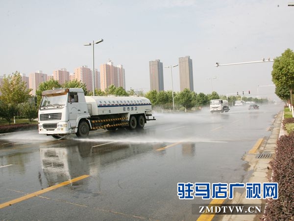不間斷進(jìn)行道路清洗抑制揚(yáng)塵。.JPG