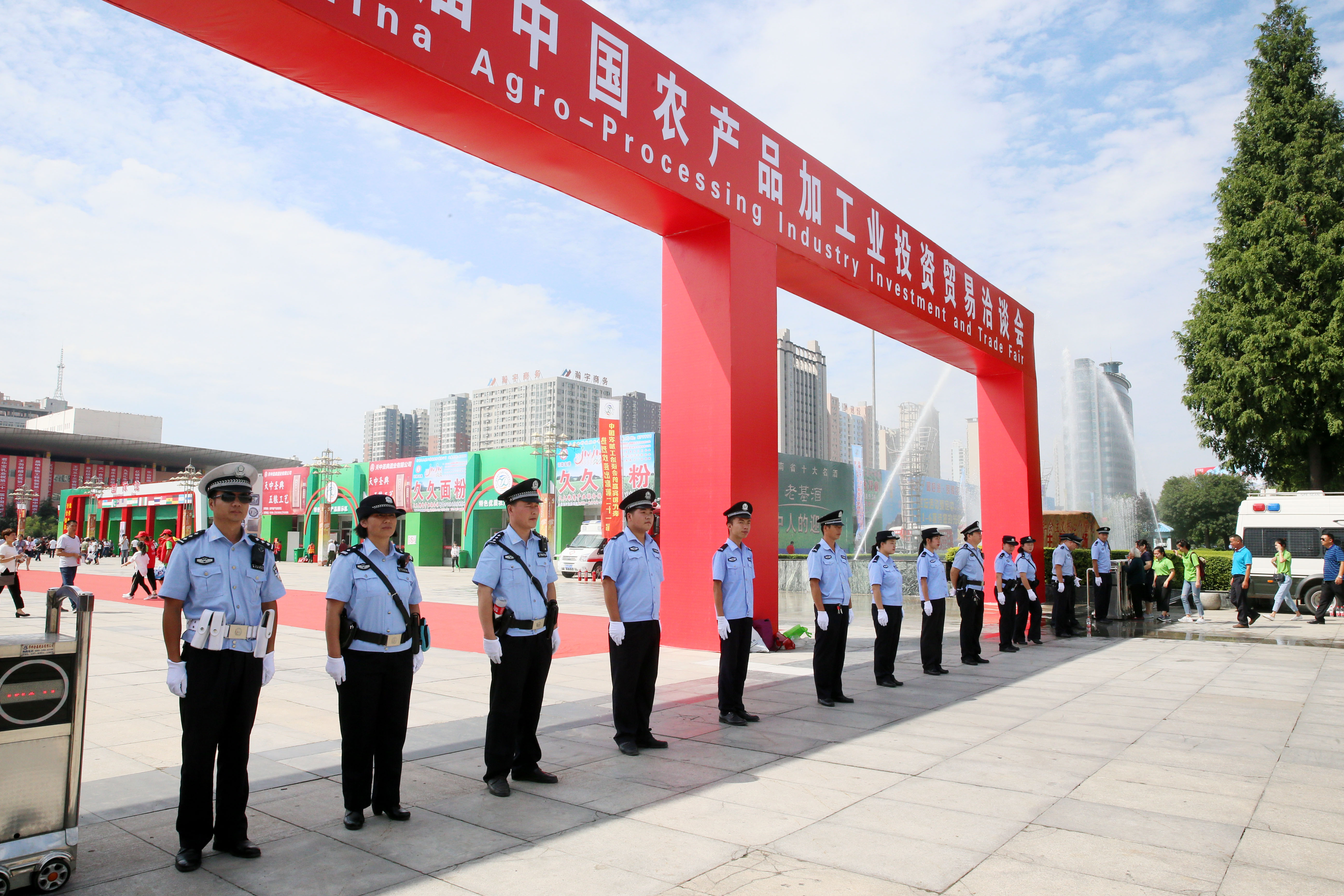 駐馬店警方多措并舉 確保中國農(nóng)加工洽談會(huì)順利召開