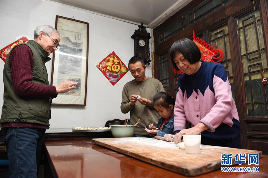 循著習(xí)近平總書記足跡感受新時代新年味