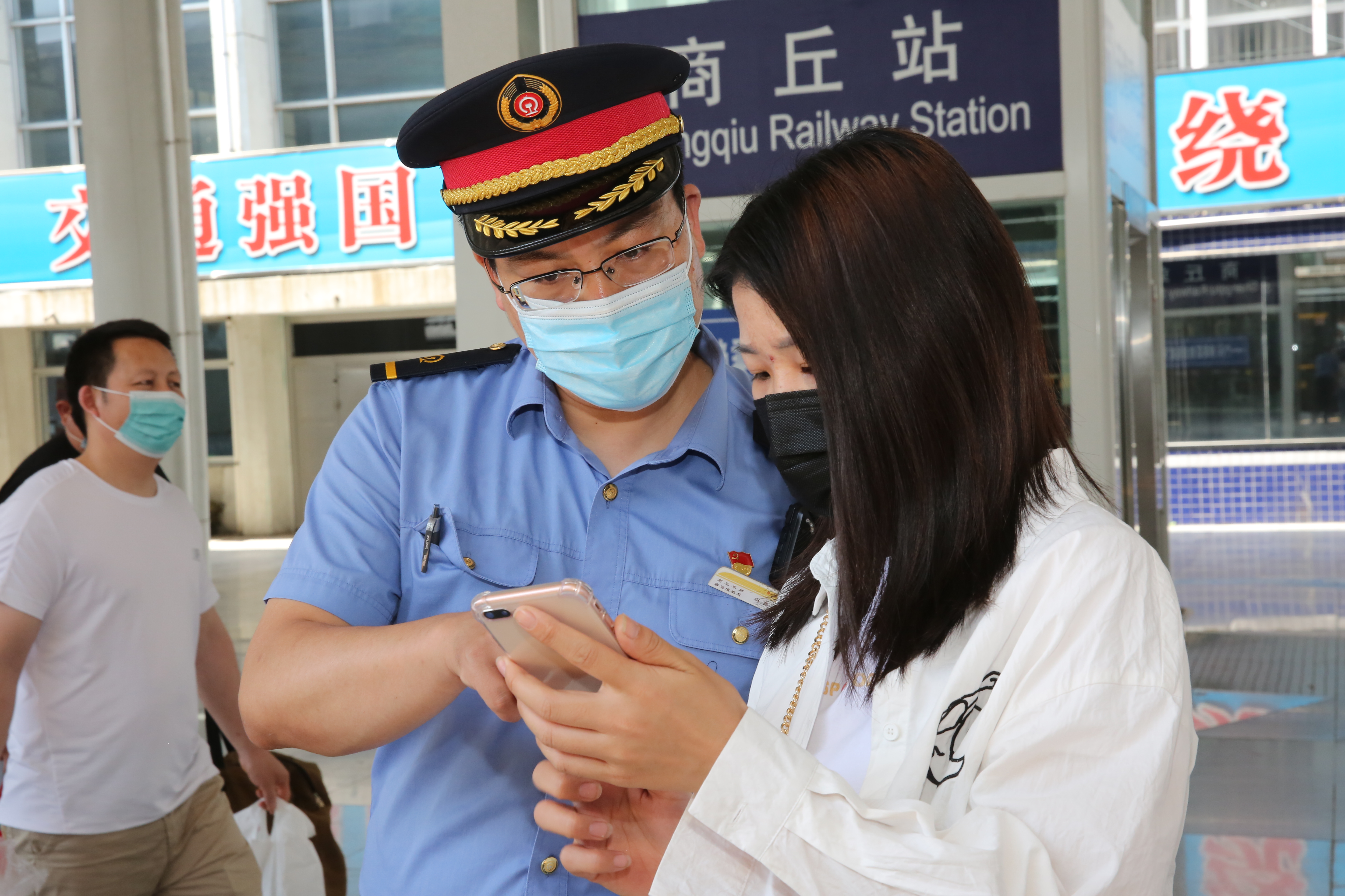 端午假期首日 鄭州鐵路迎客流高峰 預(yù)計(jì)發(fā)送旅客58.9萬人次