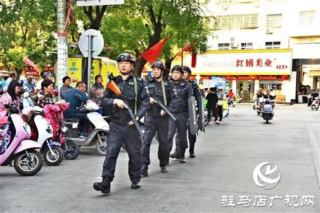 【我為祖國(guó)站崗】向祖國(guó)敬禮︱平輿公安祝福偉大祖國(guó)繁榮昌盛、國(guó)泰民安！