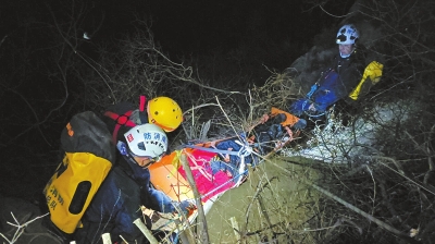 驢友登封玉皇溝墜崖14小時后獲救 有償救援能攔住驢友任性冒險嗎？