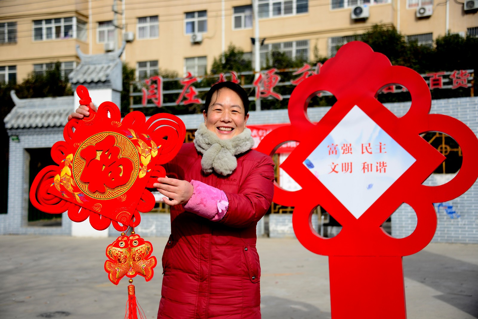 新春走基層丨新年來張全家福吧！攝影志愿者用光影為村民留住煙火年年