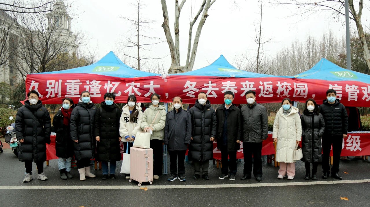 你好新學(xué)期！河南高校開學(xué)“大片”上演 學(xué)生：真正的大學(xué)生活回來了