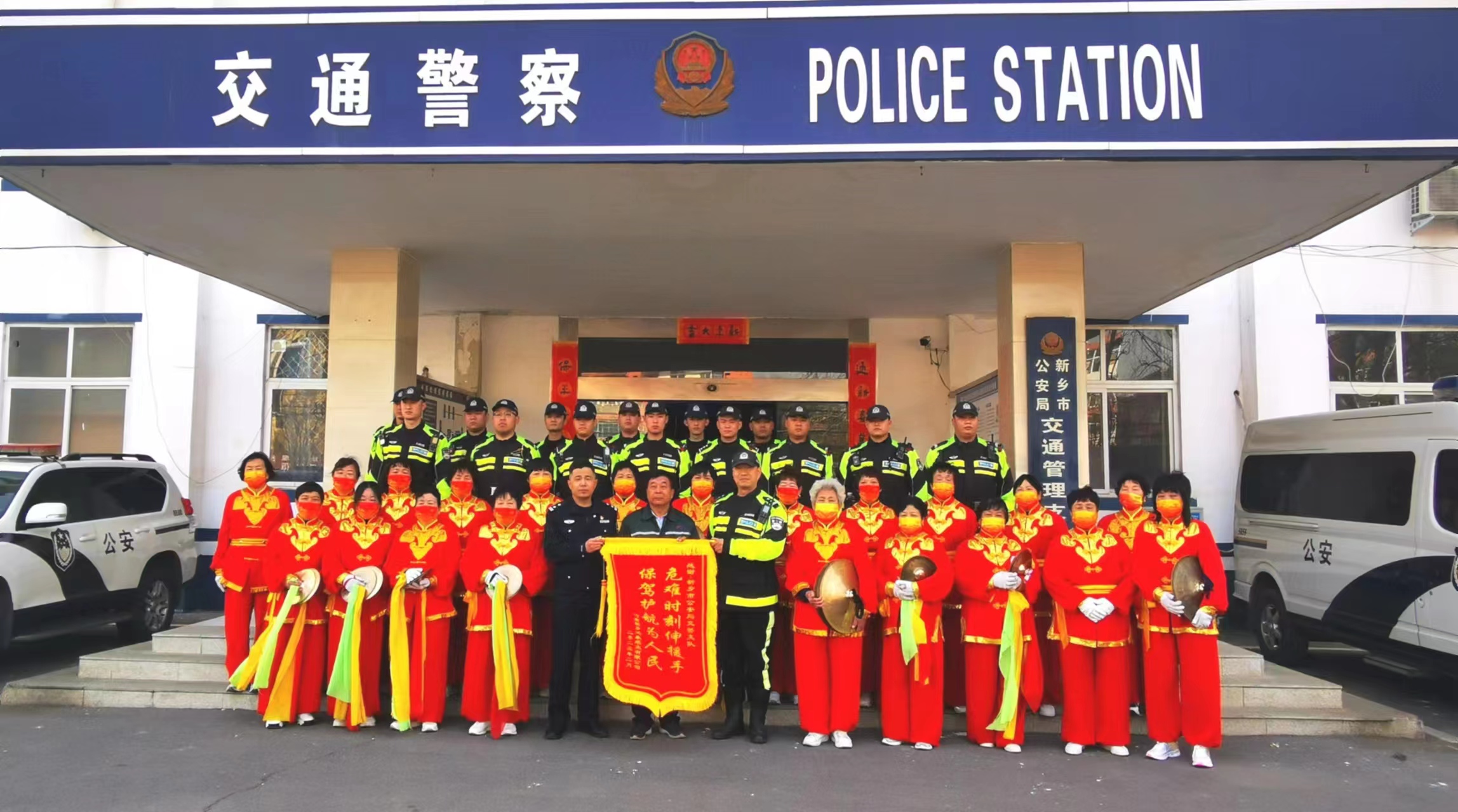 急!急!急!新鄉(xiāng)交警為平頂山斷臂工人開辟“生命通道”