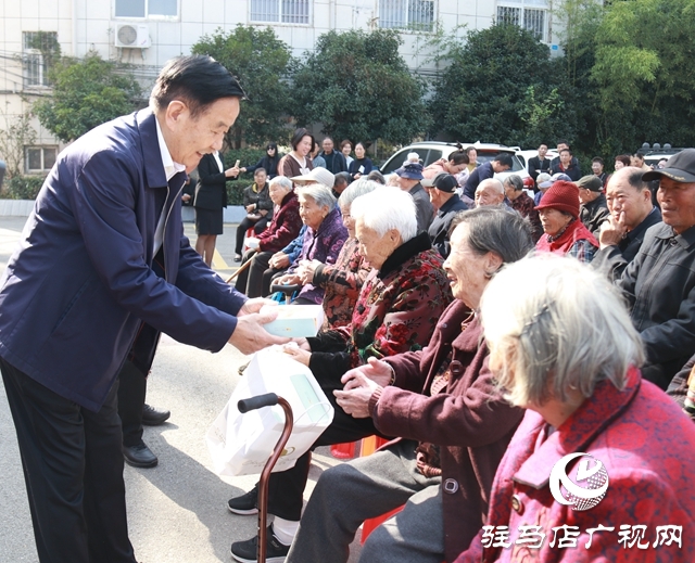 駐馬店開發(fā)區(qū)慈善總會(huì)組織開展“ 九九重陽節(jié) 濃濃敬老情”慰問活動(dòng)