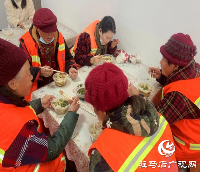 駐馬店經濟開發(fā)區(qū)金山街道開展冬至包餃子活動