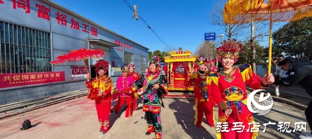 平輿縣十字路鄉(xiāng)石磙廟村：河南龍鳳花轎廠“抬”出村民致富路