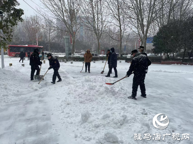 駐馬店市開發(fā)區(qū)城市管理局：晝夜不停歇 除雪除冰保暢通