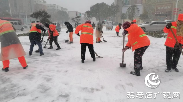 駐馬店驛城區(qū)城管局：人機結合除積雪 晝夜奮戰(zhàn)保暢通