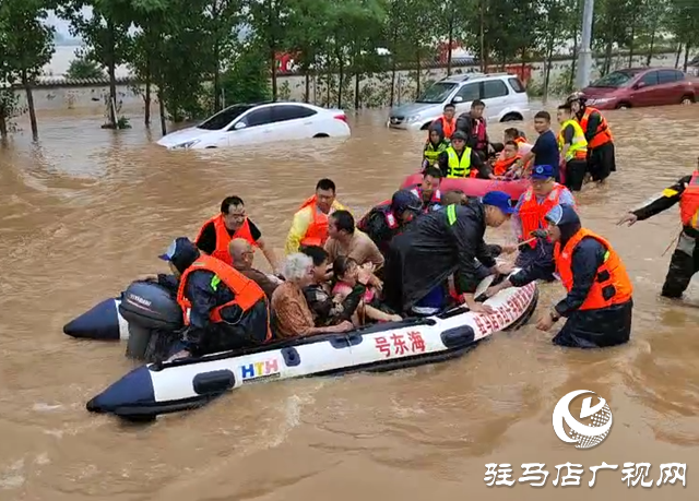 駐馬店市蛟龍水上義務(wù)搜救隊：救援生命 無怨無悔