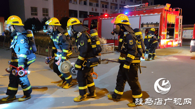 駐馬店消防開展夜間滅火救援實戰(zhàn)演練