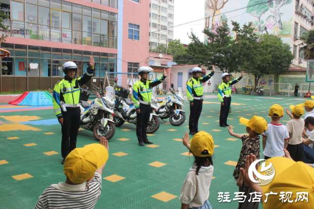 迎“六一”送平安 平輿交警開(kāi)展交通安全進(jìn)校園活動(dòng)