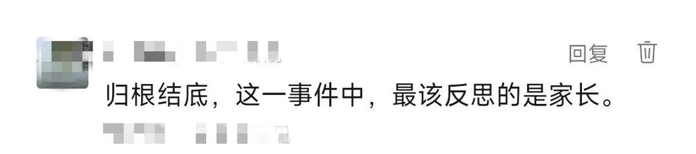 幼童被陌生人關機艙廁所“管教”，家長表示理解？網(wǎng)友：我不理解！