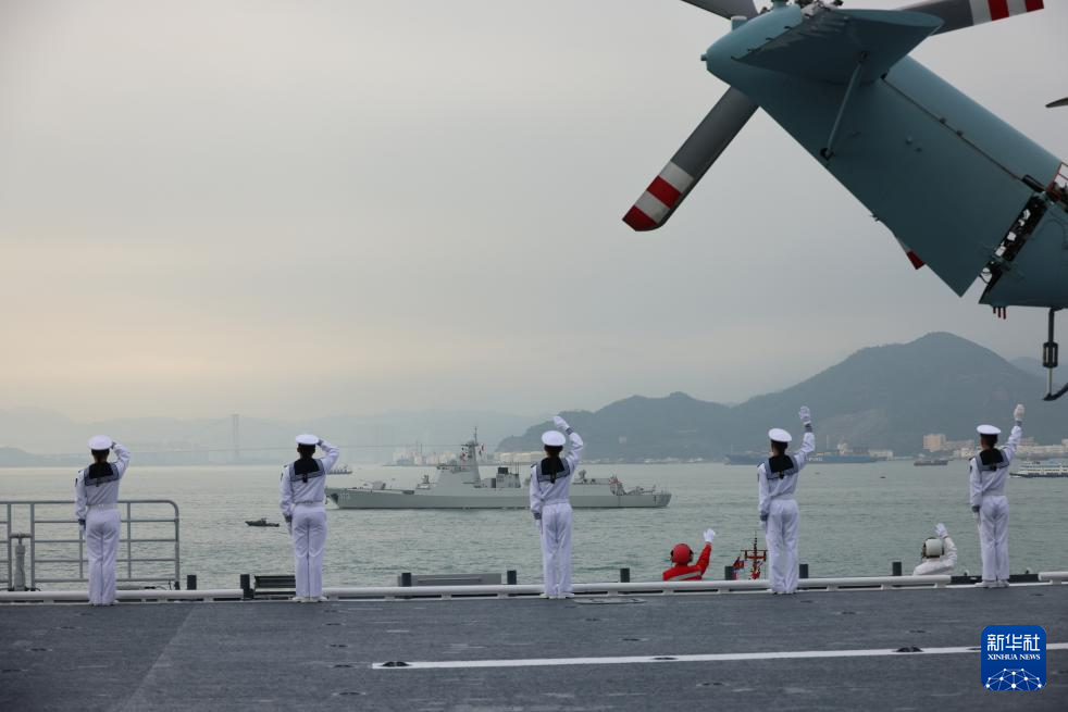 海軍艦艇編隊(duì)圓滿完成訪問(wèn)香港活動(dòng)返航