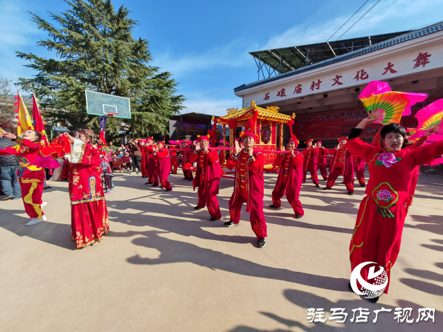 平輿縣十字路鄉(xiāng)開展傳統(tǒng)花轎文化藝術(shù)展演展示活動