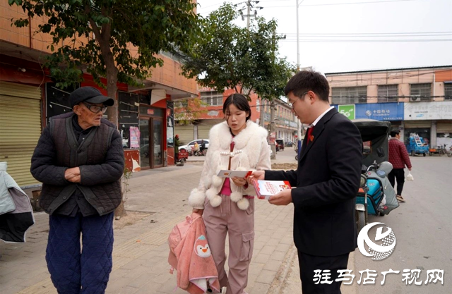 西平縣人民法院與婦聯(lián)攜手合作 深入農(nóng)村開(kāi)展憲法宣傳活動(dòng)