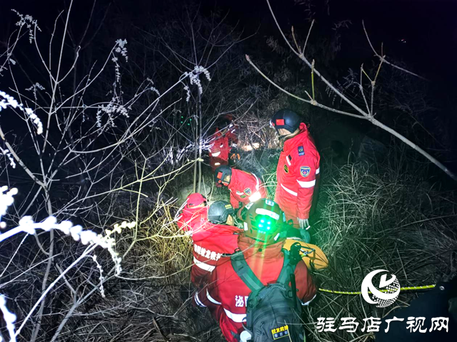 泌陽縣蛟龍救援隊(duì)深冬夜緊急搜救患有阿爾茲海默癥的走失人員