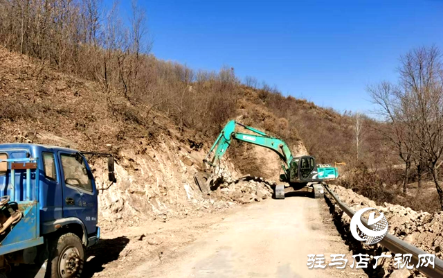 泌陽縣銅山鄉(xiāng)：機器轟鳴修路忙 文旅發(fā)展新篇章