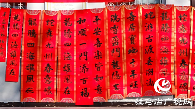 山東大學(xué)攜手確山縣文聯(lián)開展蛇年送春聯(lián)送福字進(jìn)社區(qū)活動(dòng)