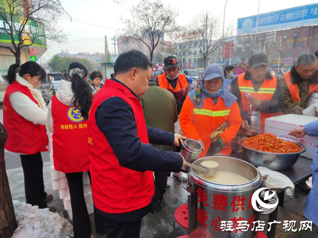 確山縣盤龍街道生產(chǎn)街社區(qū)開展“學(xué)雷鋒”志愿服務(wù)活動(dòng)