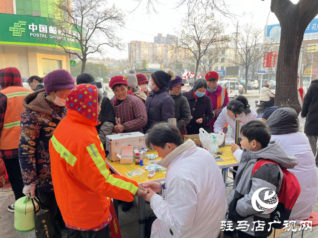 確山縣盤龍街道生產(chǎn)街社區(qū)開展“學(xué)雷鋒”志愿服務(wù)活動(dòng)